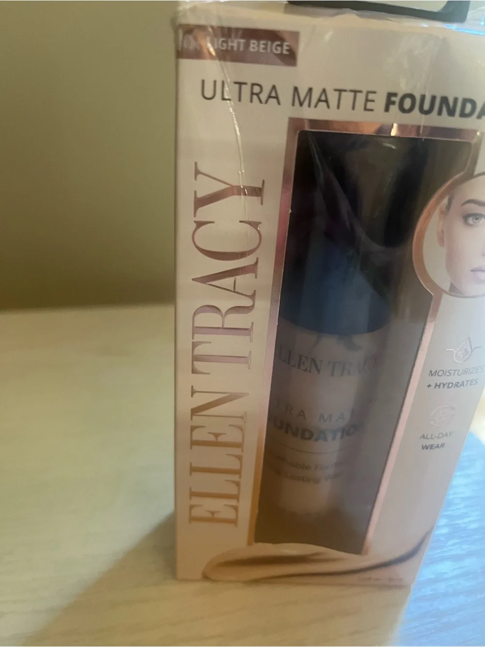 Ellen Tracy matte liquid